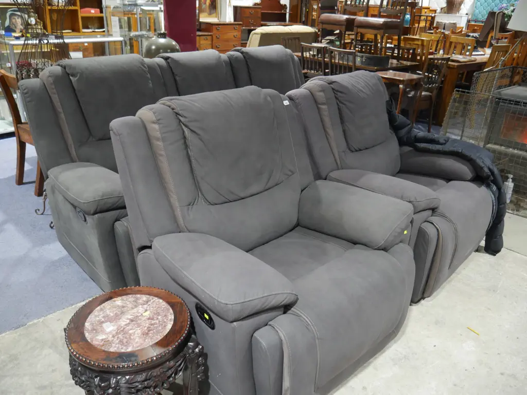 3 piece lounge suite Image 1++