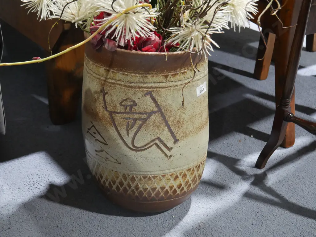 Pottery vase Image 1++