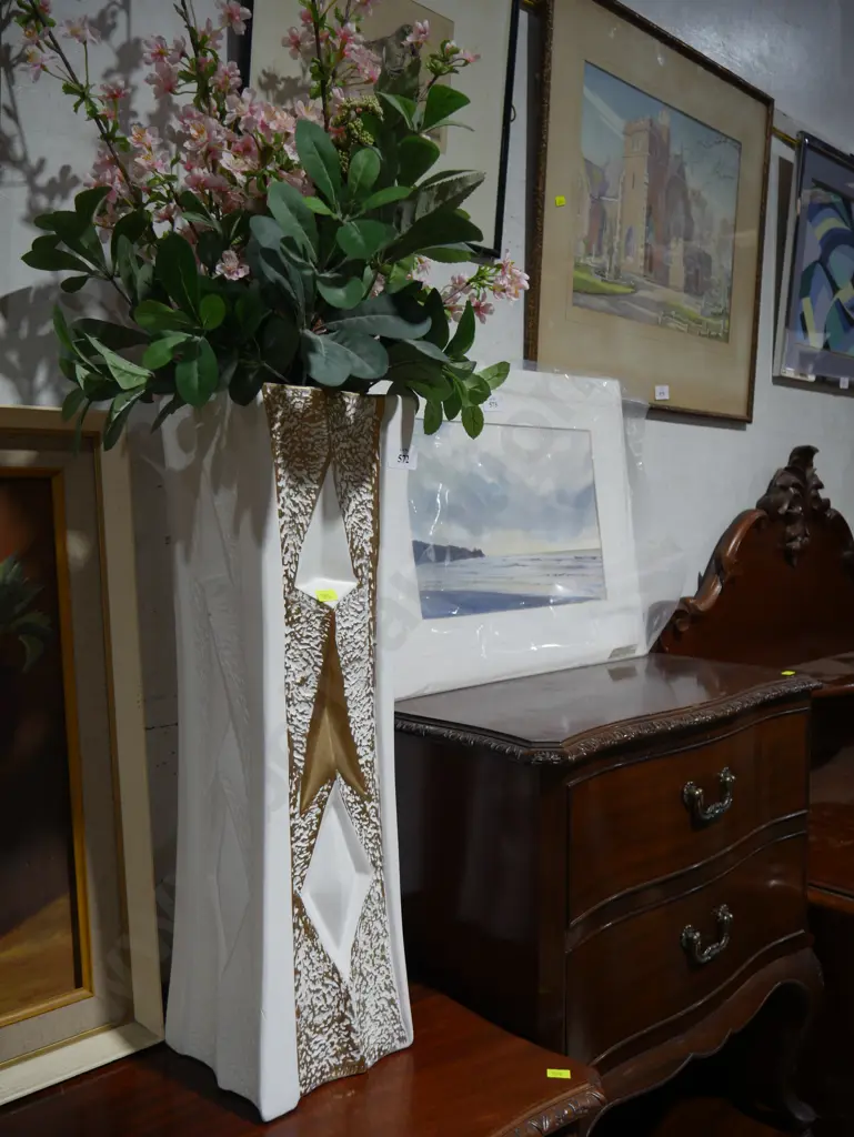 Vase and flowers Image 1++