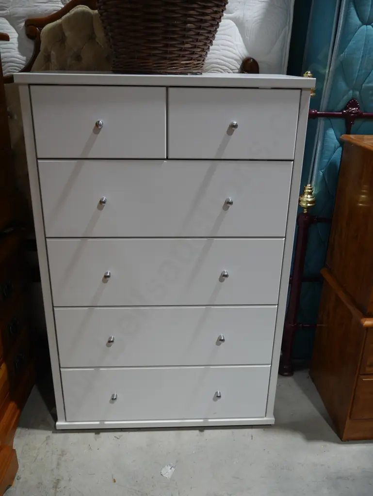 White chest of drawers Image 1++