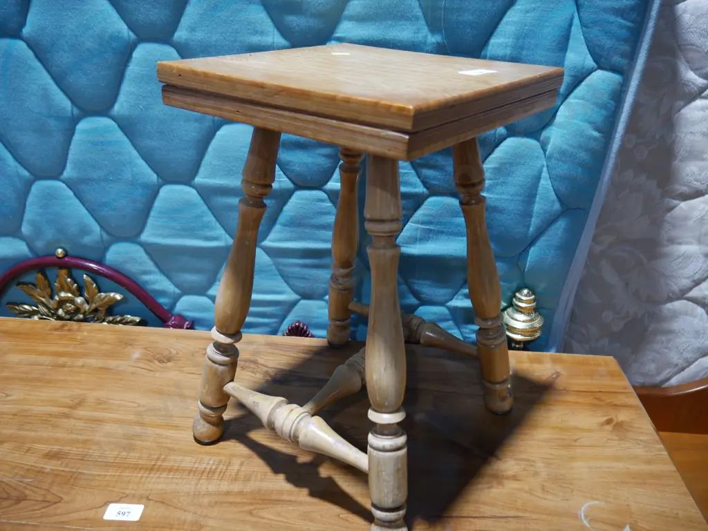 Stool Image 1++