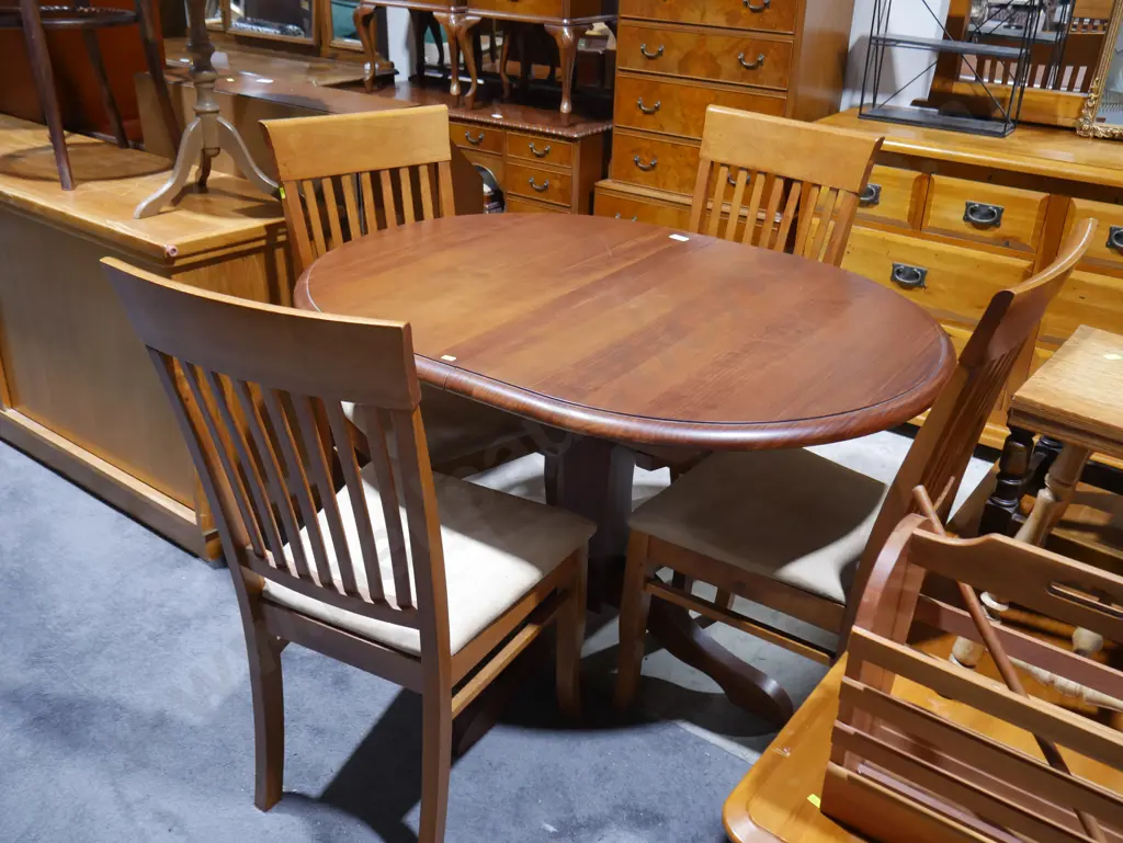 Table and 4 chairs Image 1++