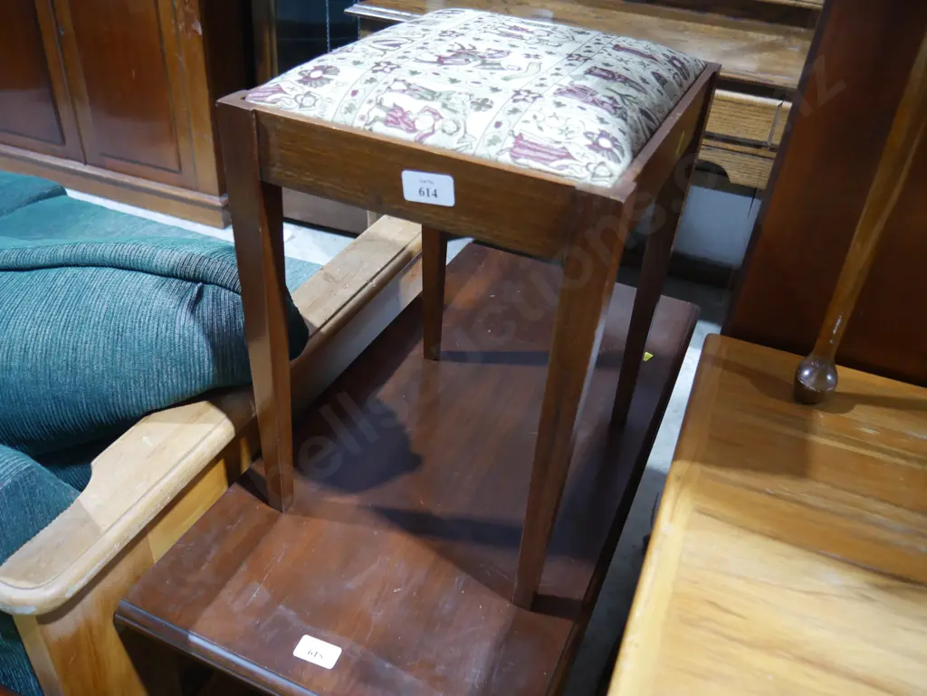 Stool Image 1++