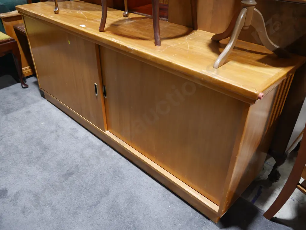 Sideboard Image 1++