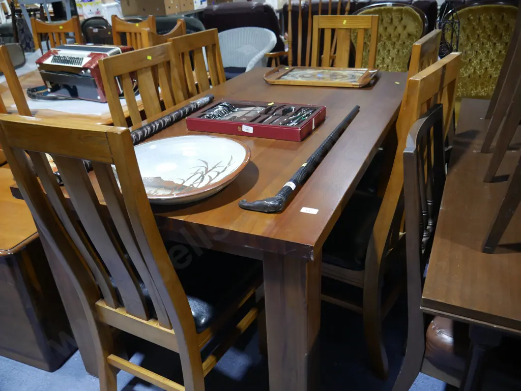 Large solid table and 6 chairs Image 1++