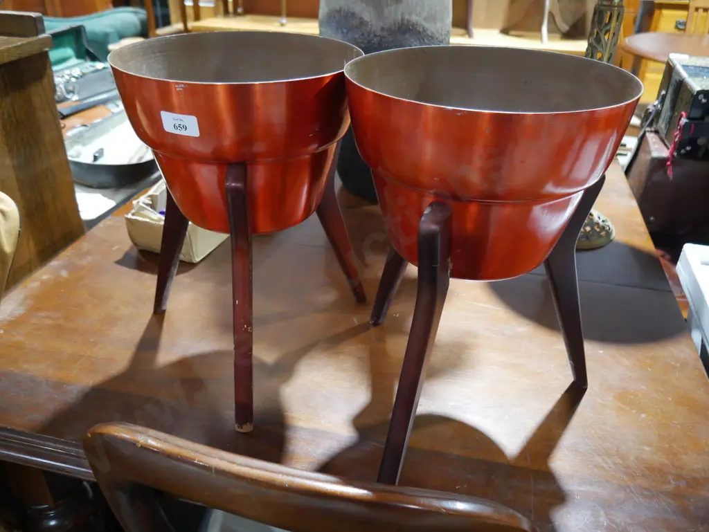 Pair plant pots Image 1++