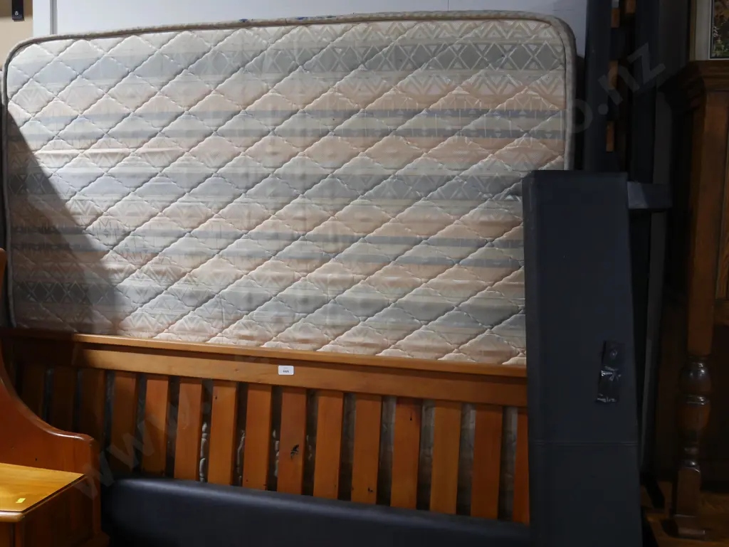 Queen bed,slat base Image 1++