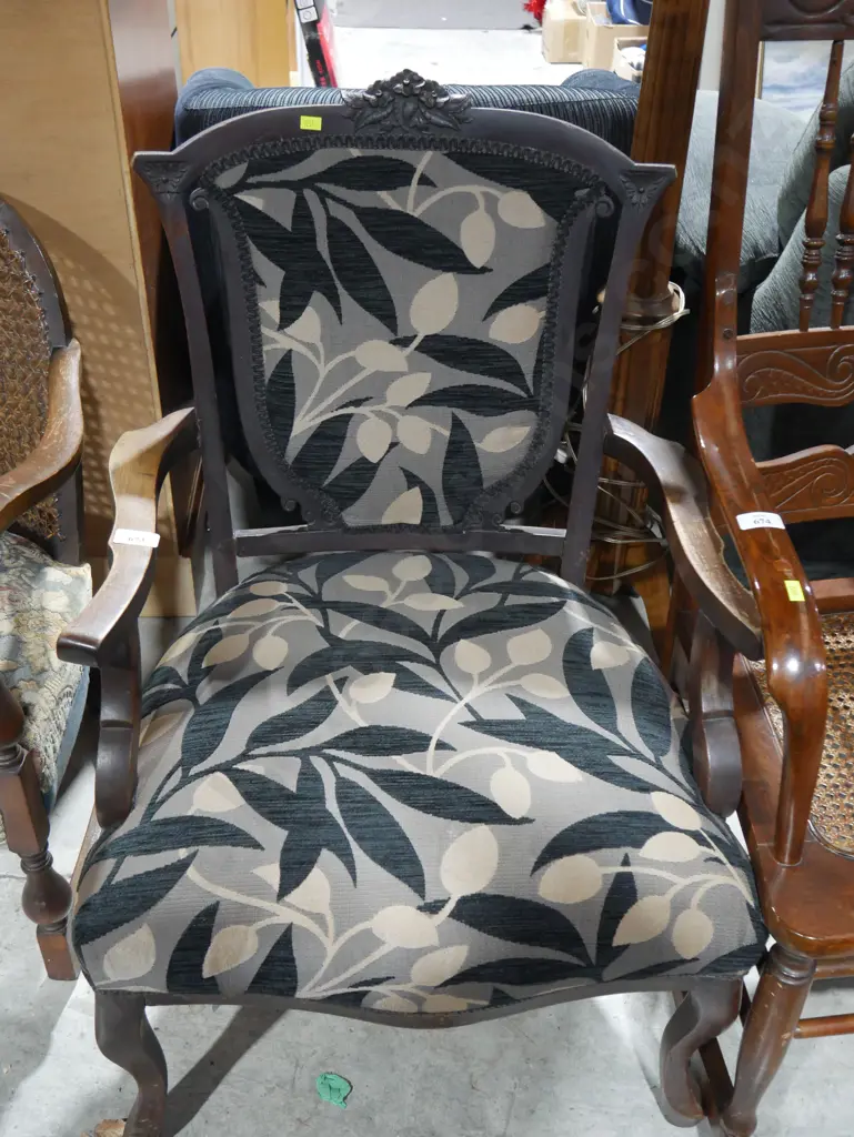 Old chair Image 1++