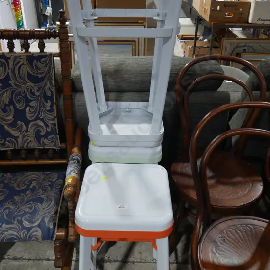 3 metal bar stools