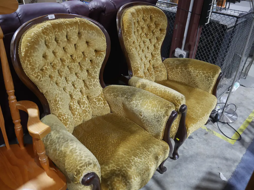 Pair queen Anne Chairs Image 1++