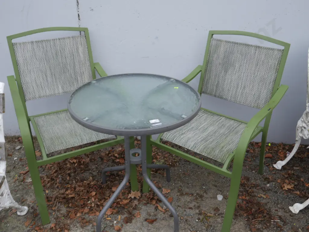 Outdoor table and 2 chairs Image 1++