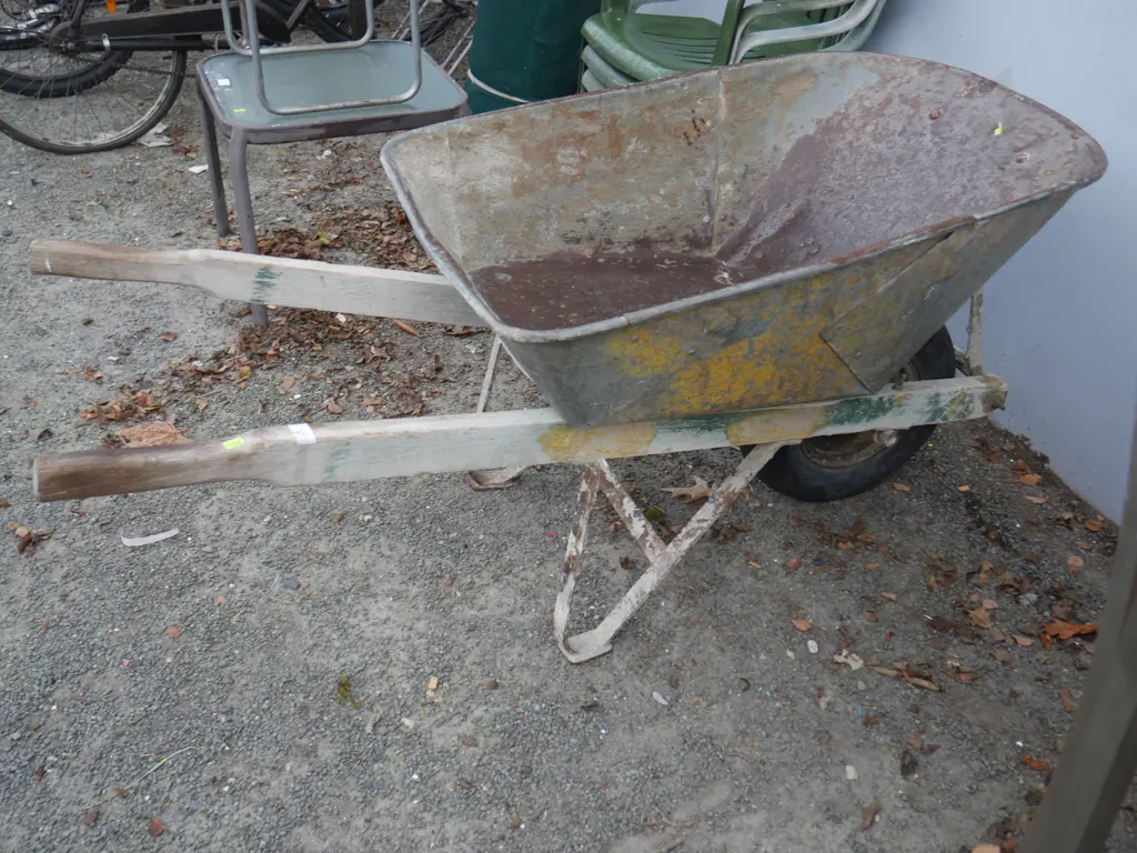 Wheelbarrow Image 1++