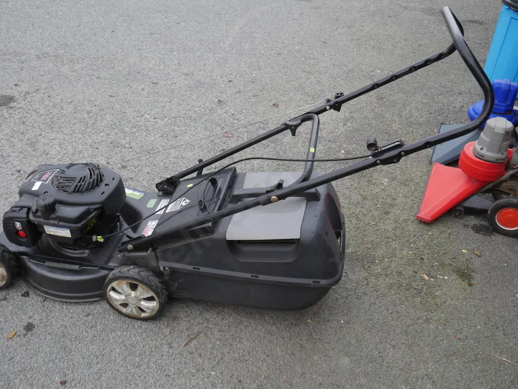 Petrol lawnmower Image 1++