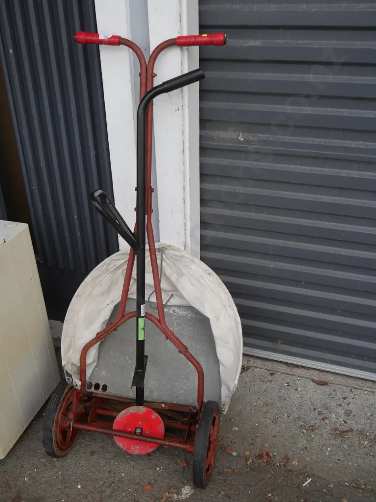 Push reel mower and lawn edger Image 1++