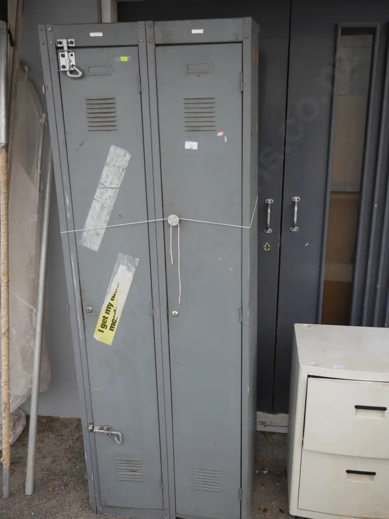 Metal locker cabinet Image 1++
