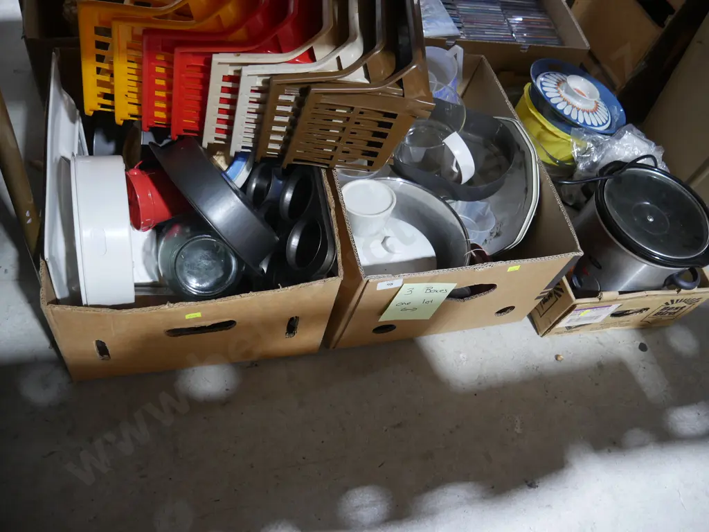 Three boxes of kitchenware Image 1++