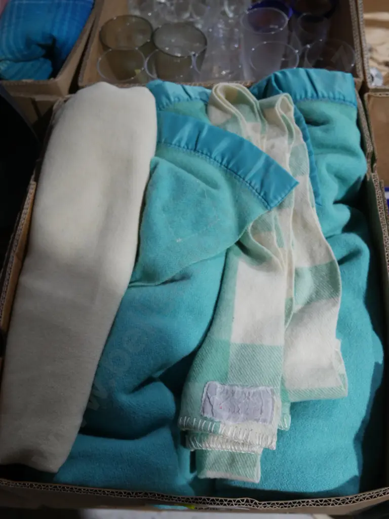 Woollen blankets Image 1++