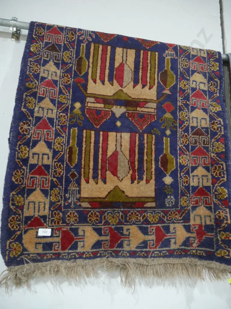 Hand knotted floor rug Image 1++