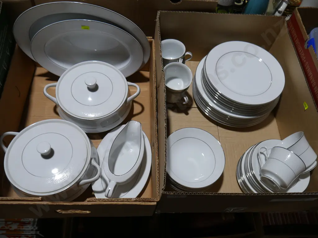 Two boxes of dinnerware Image 1++