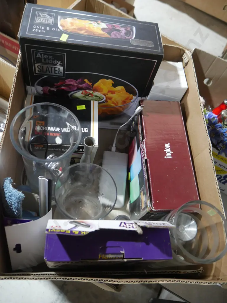 Glassware, lamps etc Image 1++