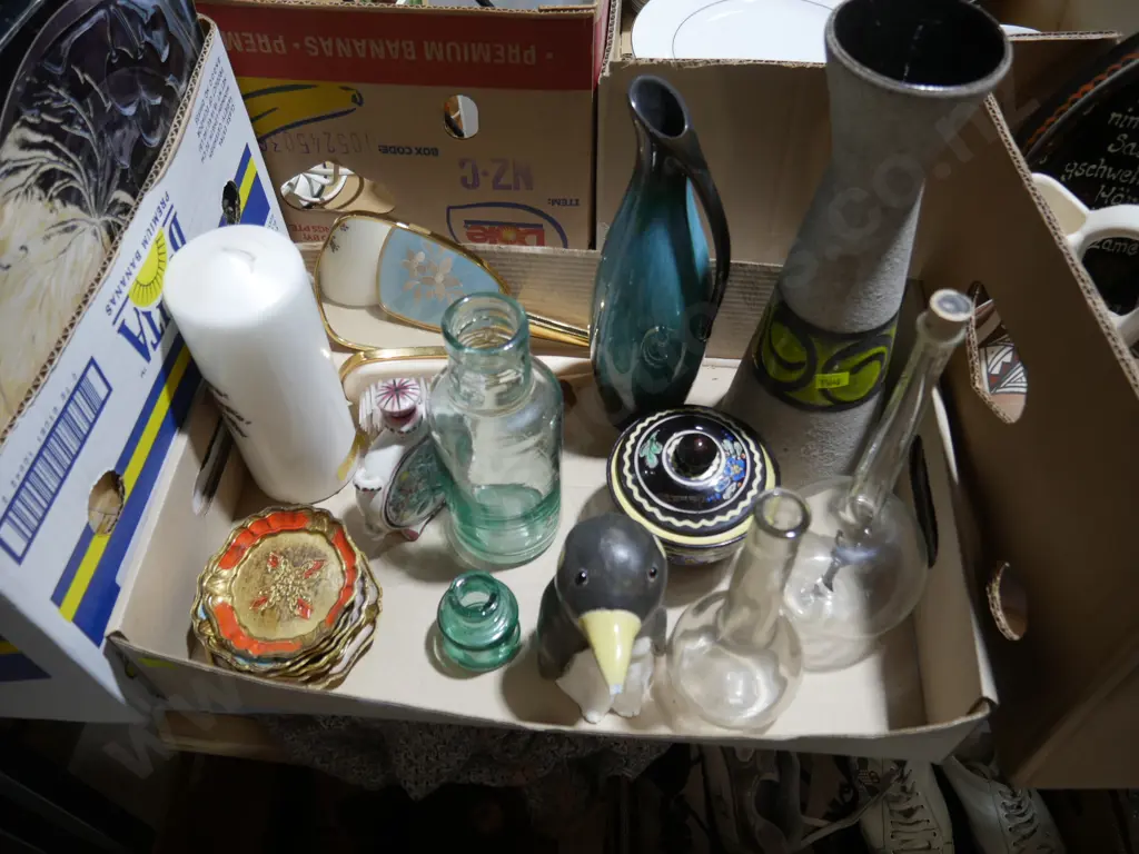 Vases, mirror and brush etc Image 1++