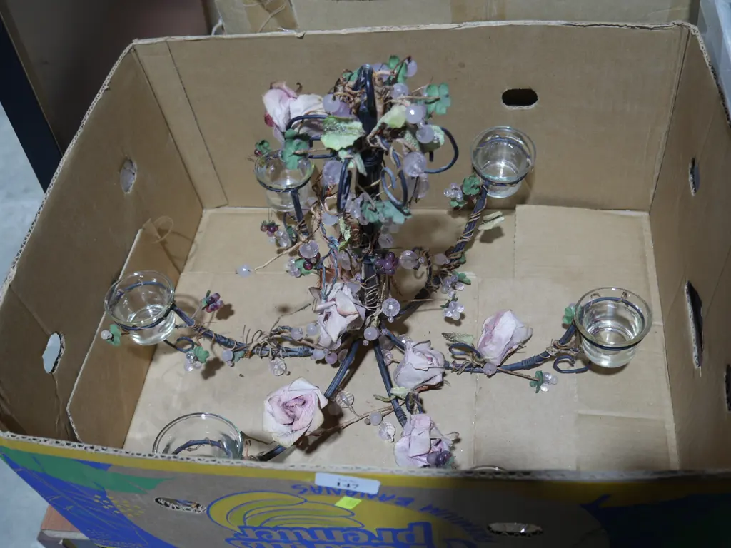 Floral chandelier candle holder Image 1++