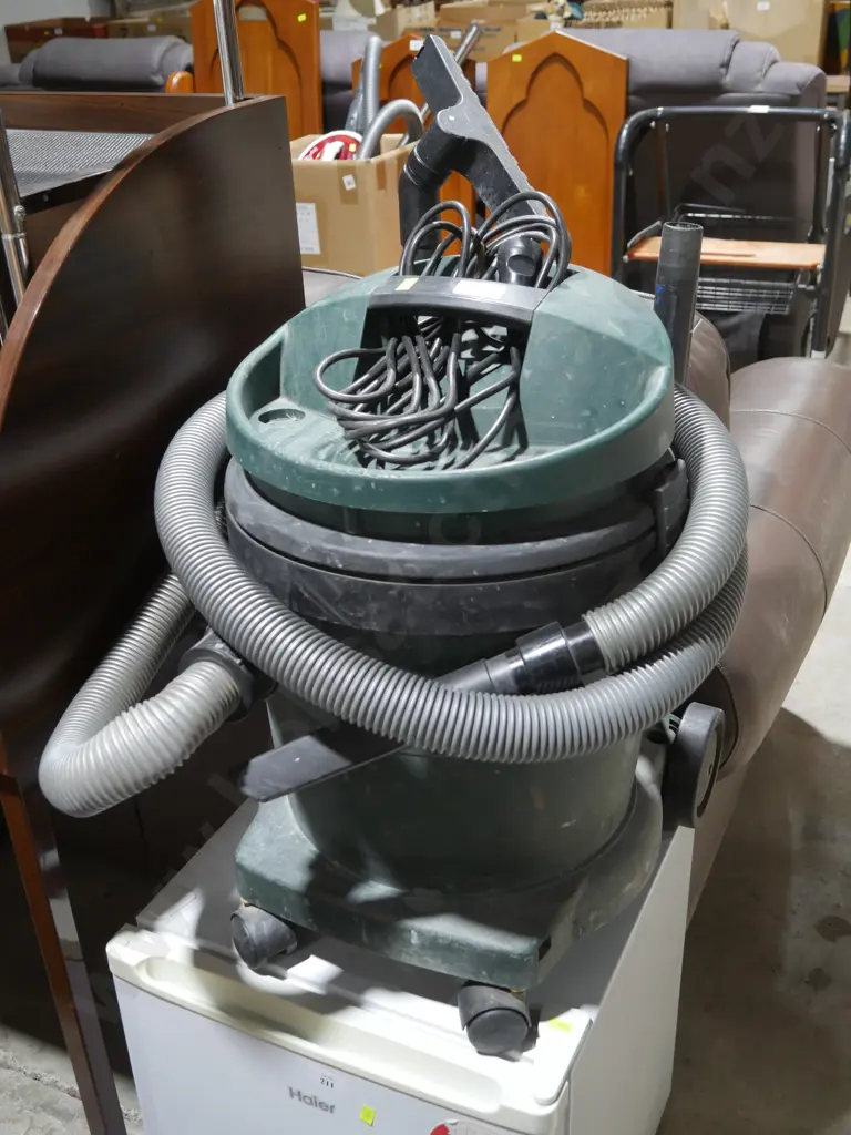 Industrial vacuum cleaner Image 1++