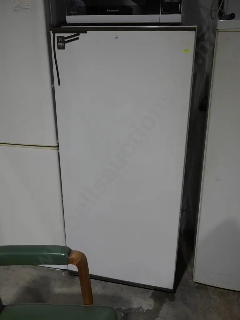 Upright freezer Image 1++