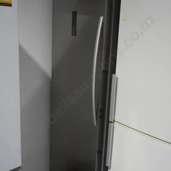 Acqua upright freezer