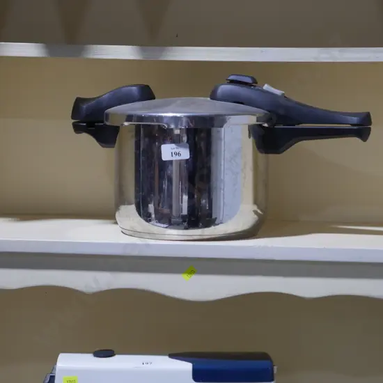 Pressure cooker