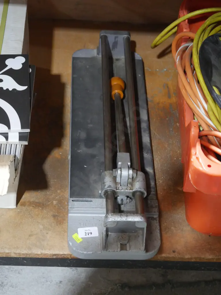 Tile cutter Image 1++