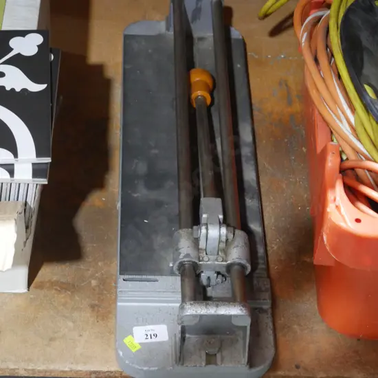 Tile cutter