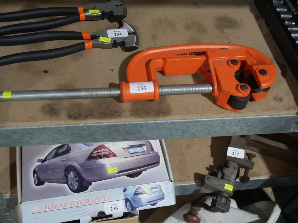 Harden pipe cutter Image 1++
