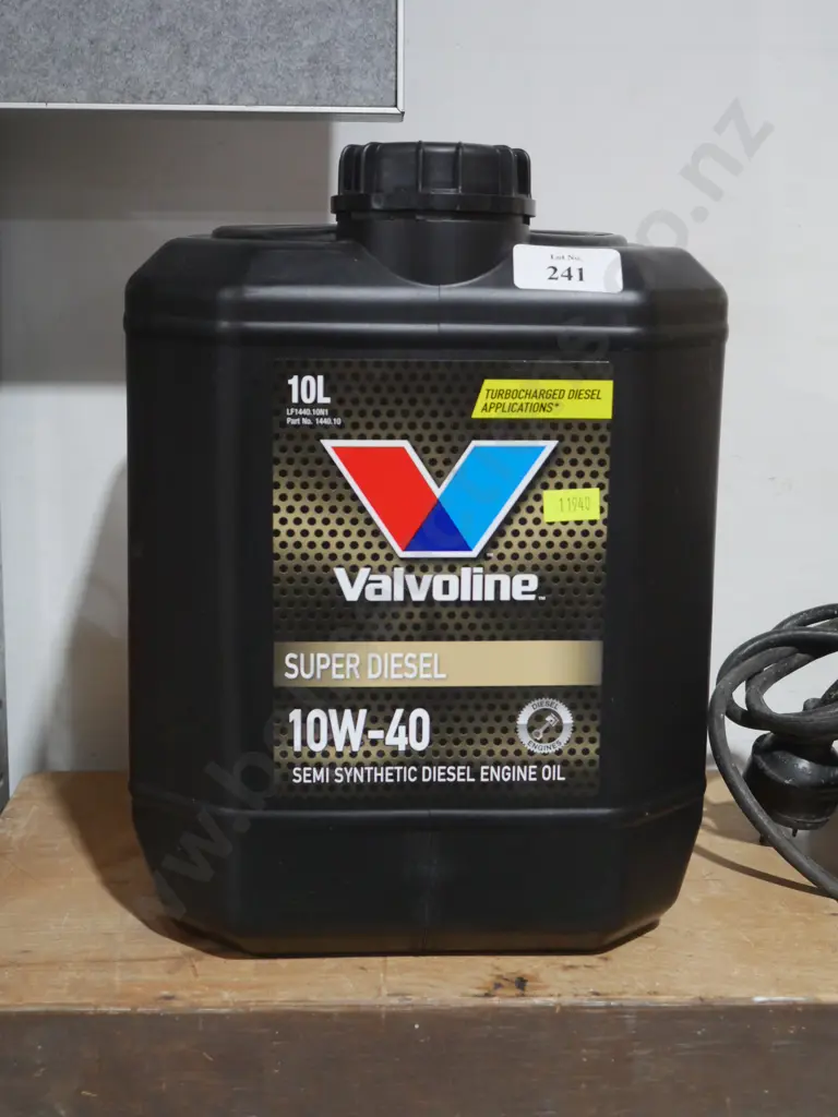 Valvoline 10W-40 diesel engine oil Image 1++