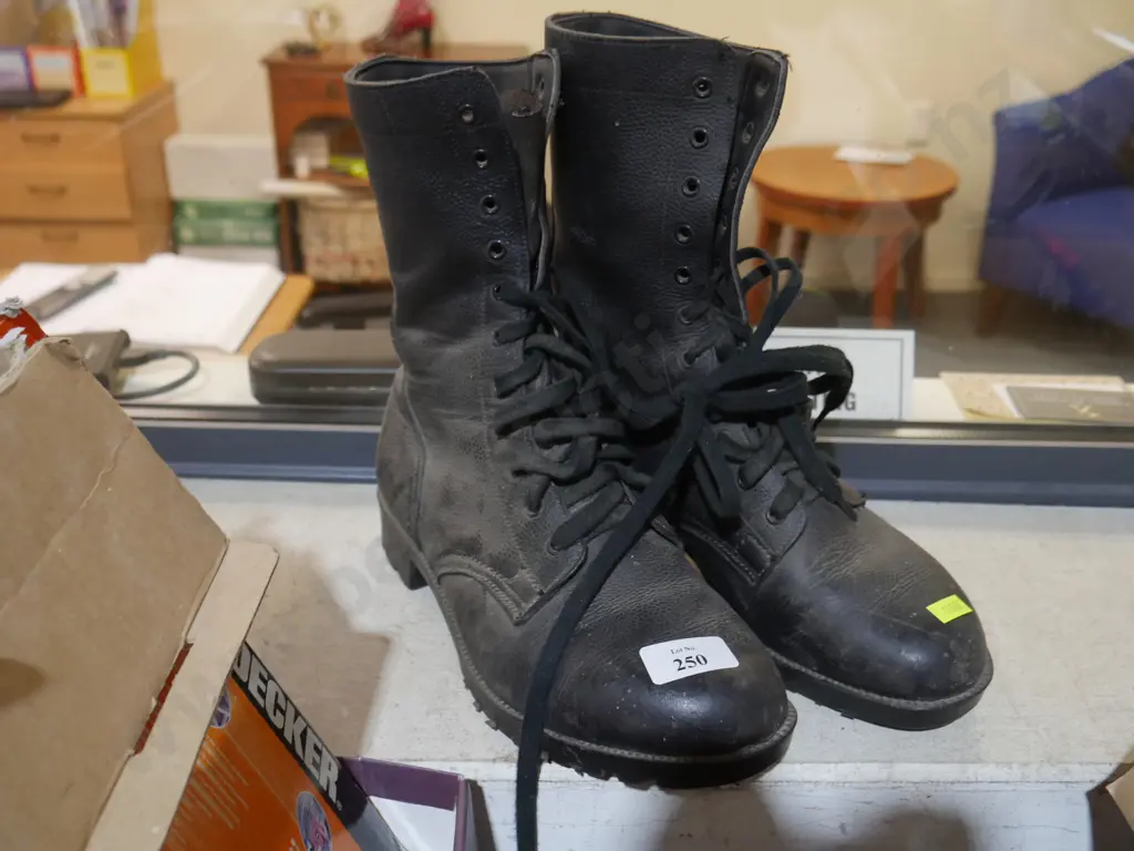 Boots Image 1++
