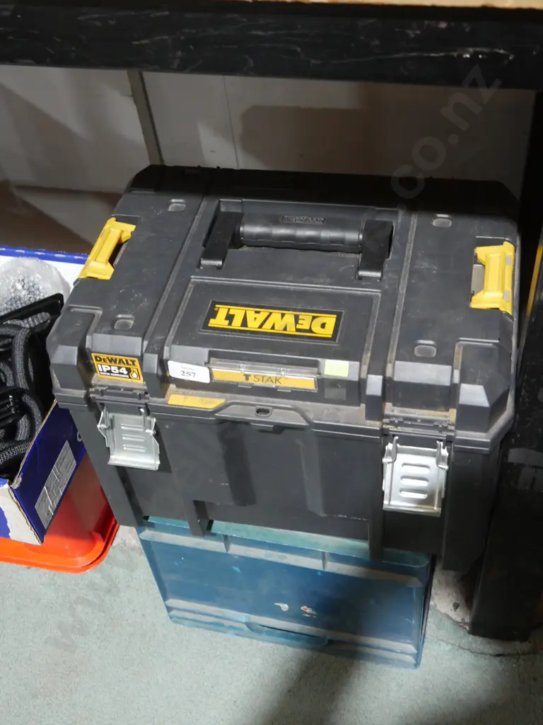 DeWalt toolbox Image 1++