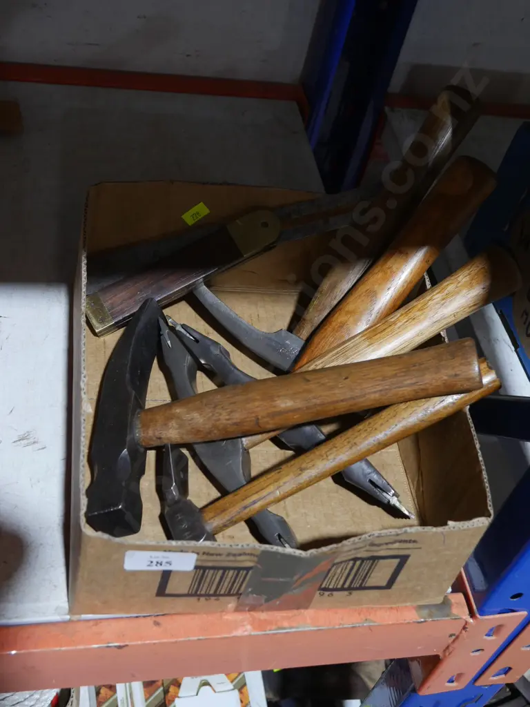 Assorted hammers Image 1++