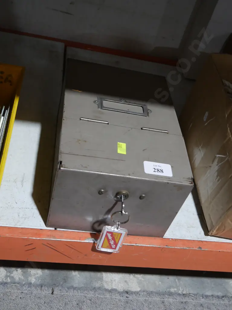 Lockable filing case Image 1++