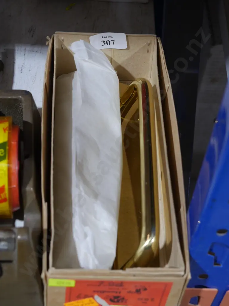 Metal grip handles Image 1++