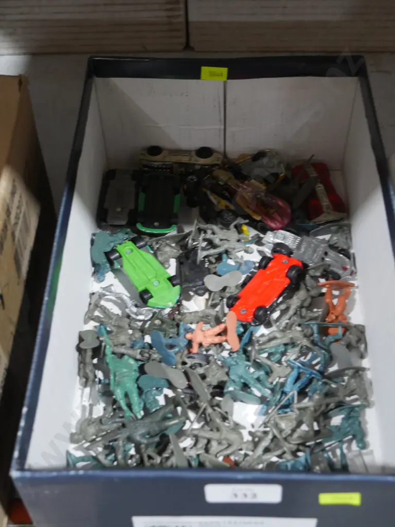 Plastic army men, toy cars Image 1++