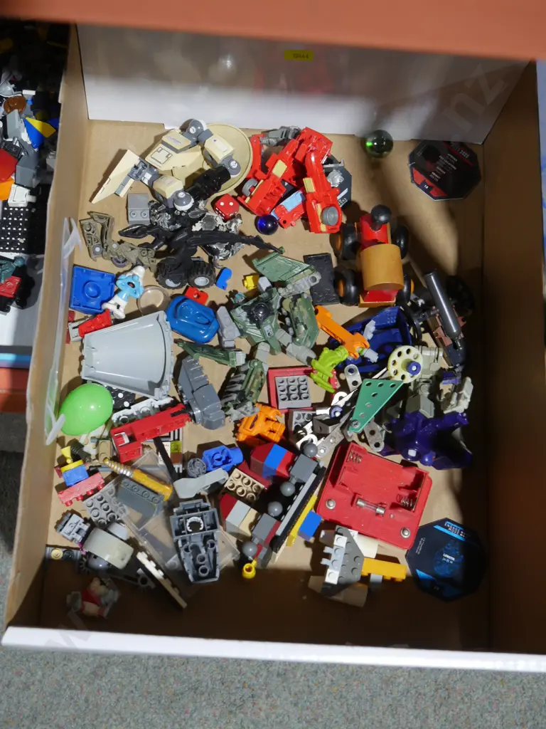 LEGO pieces etc Image 1++