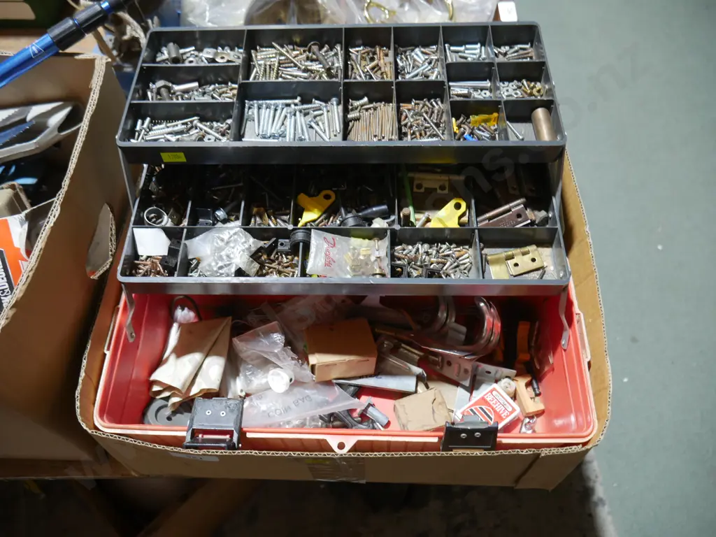 Toolbox and contents Image 1++