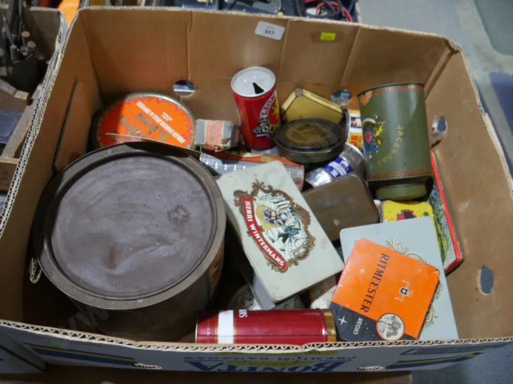 Assorted tins Image 1++