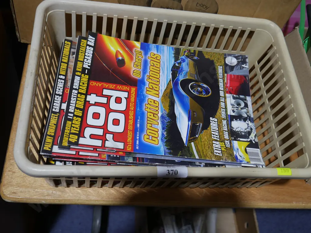 Two boxes of car magazines Image 1++