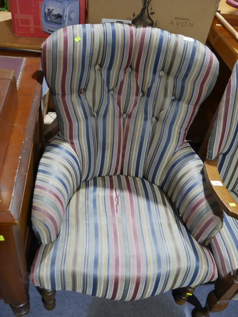 Deep button armchair Image 1++