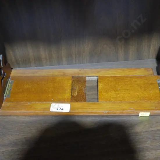 Wooden carved sliding book end