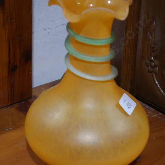 Art glass vase