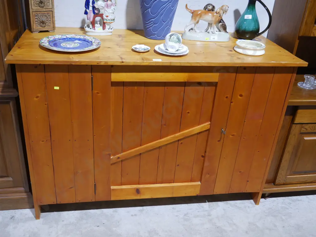 Sideboard Image 1++