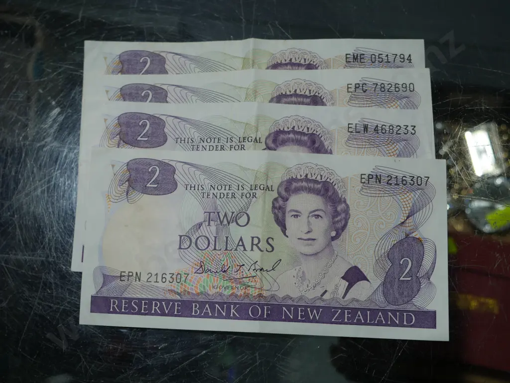 New Zealand $2 notes Image 1++
