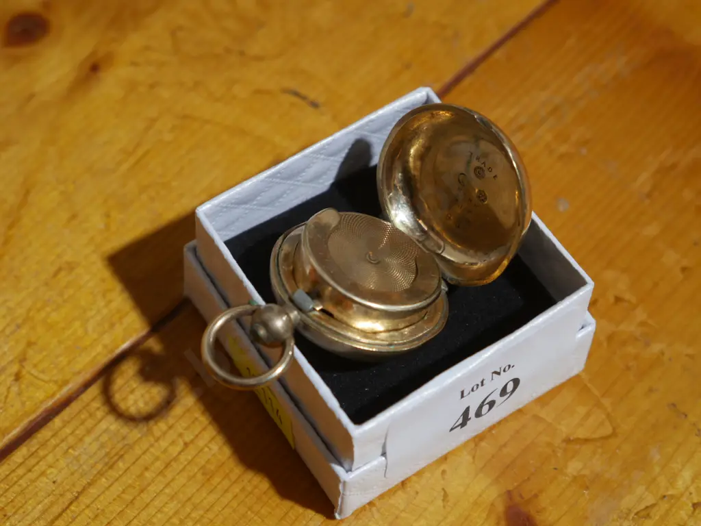 Gold plated Sovereign case Image 1++